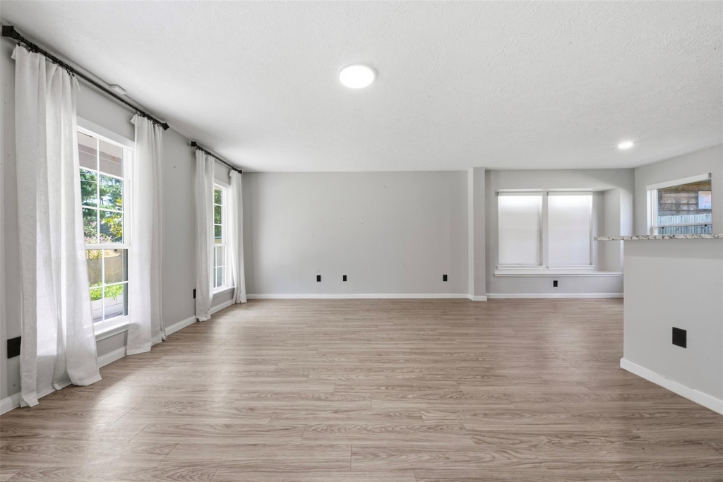 15011 Crockett Road - Photo 0