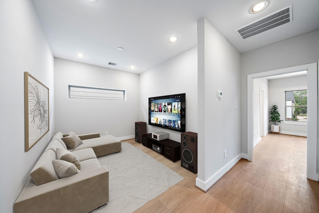 8430 Vogue Lane - Photo 15