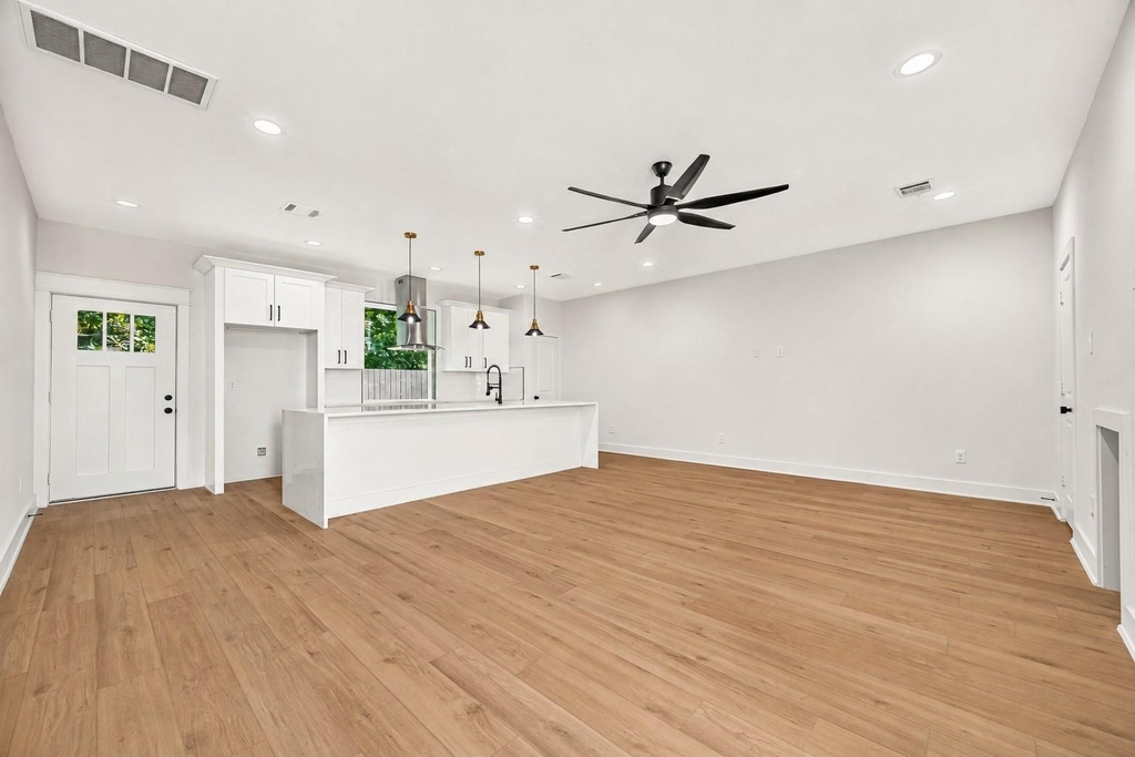 7824 Beckley Street - Photo 3
