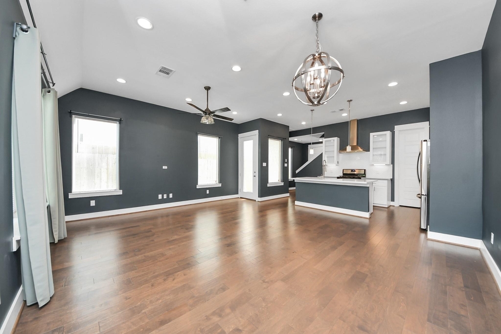 1411 Boswell Street - Photo 2