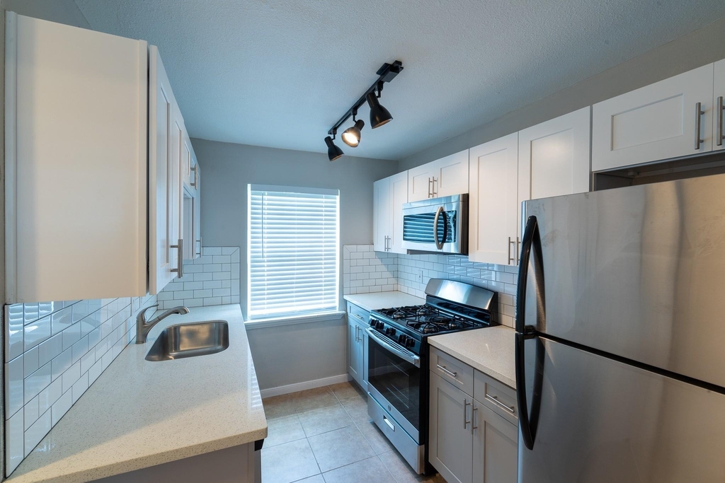 2507 Delano - Photo 1