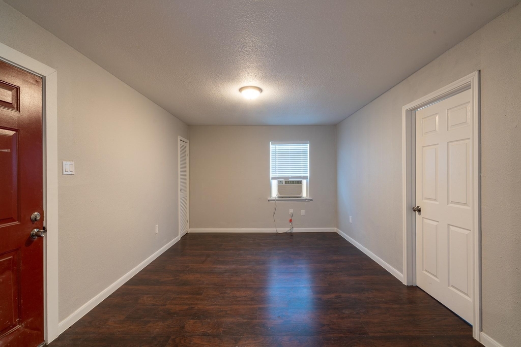 2507 Delano - Photo 5