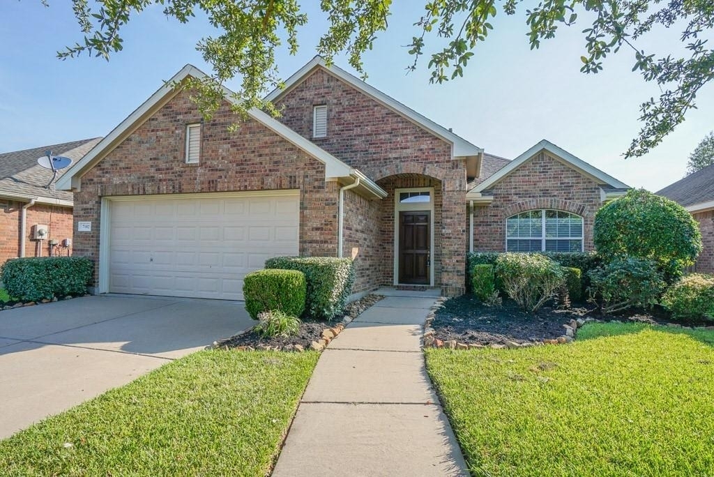 7102 Thistlewood Park Court - Photo 0