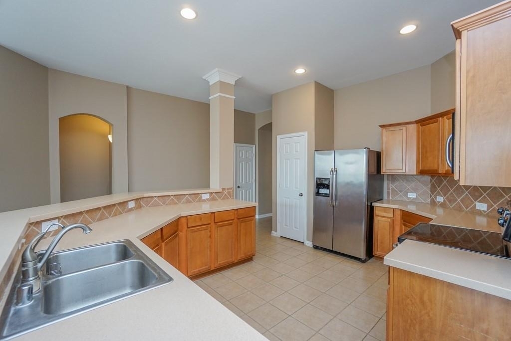7102 Thistlewood Park Court - Photo 11