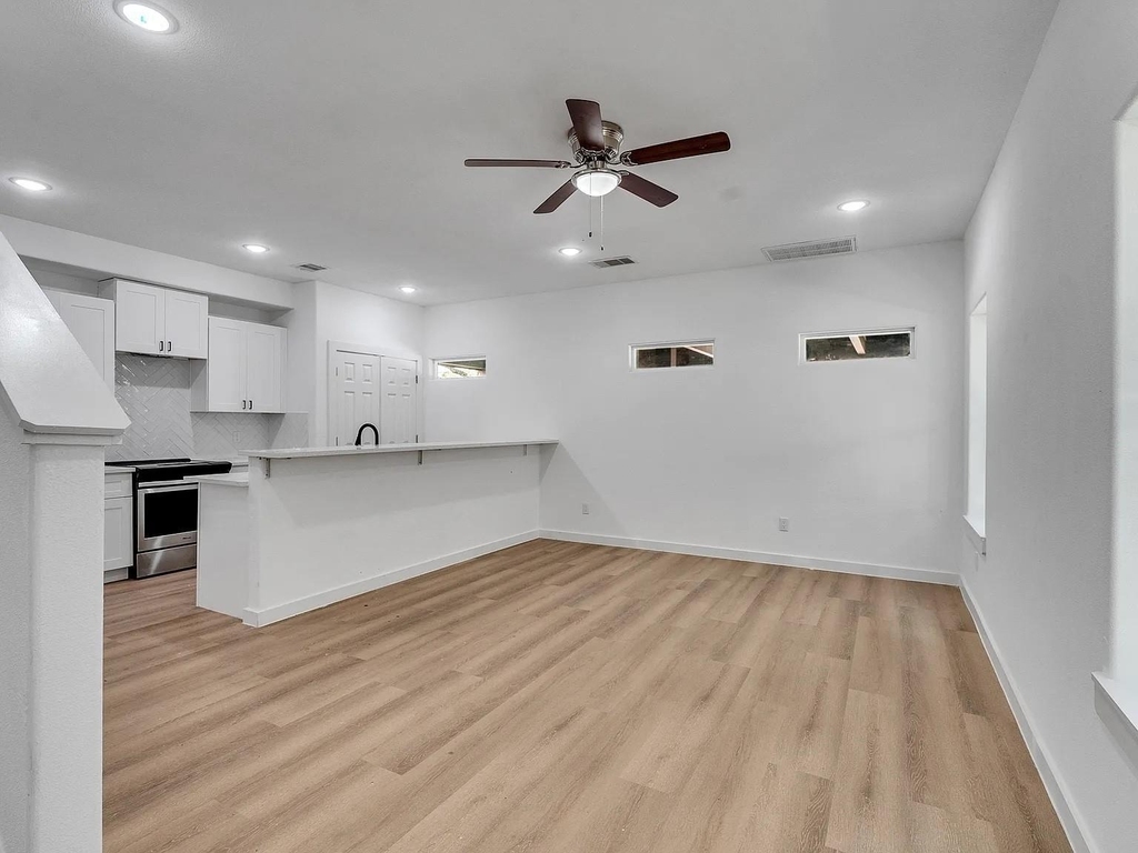 8411 Mahalia Drive - Photo 2