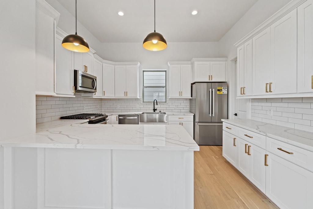 1108 Brooks Street - Photo 8