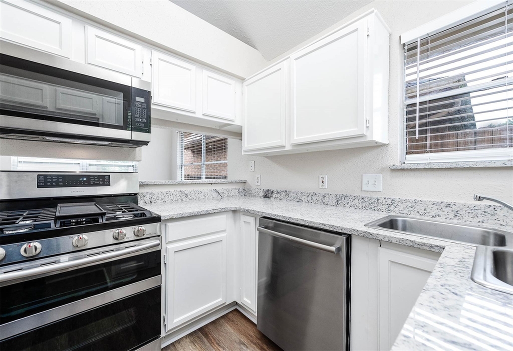 103 Avocado Street - Photo 9