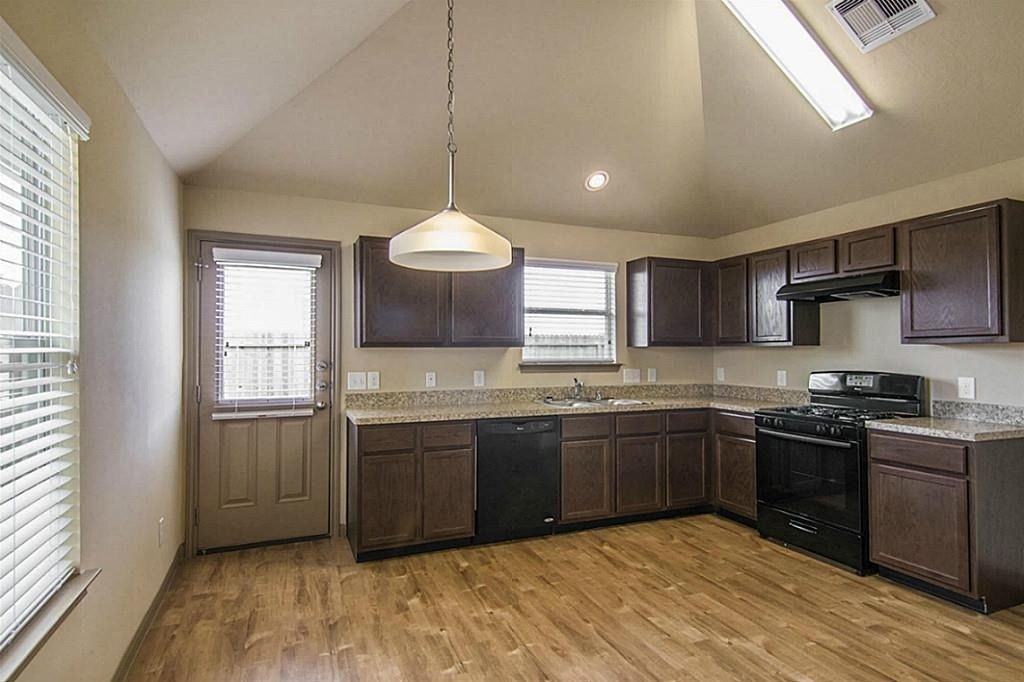 5750 Kyle Cove Drive - Photo 2