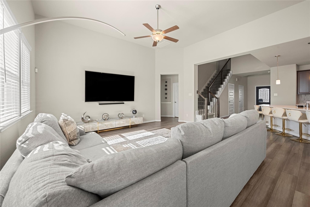618 Ellwood Terrace Lane - Photo 6