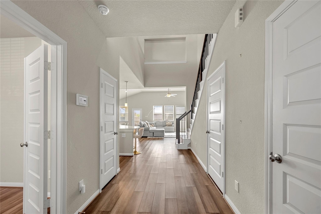 618 Ellwood Terrace Lane - Photo 2