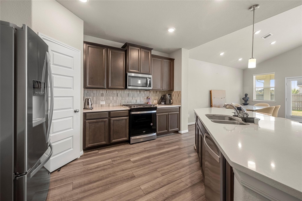 618 Ellwood Terrace Lane - Photo 4