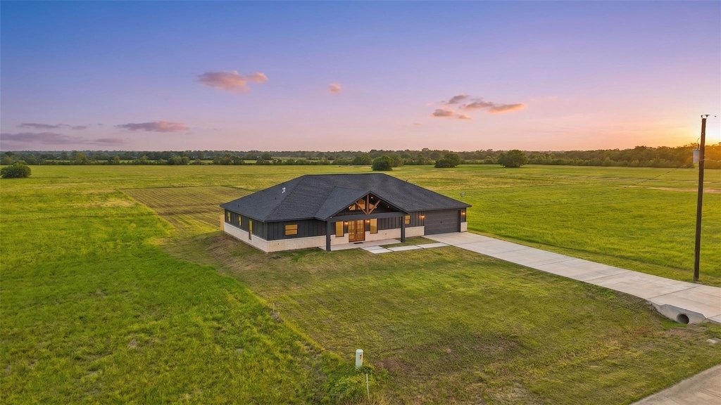 619 Chuckwagon Trail - Photo 1