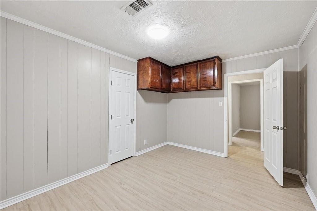 1611 Avenue C - Photo 7