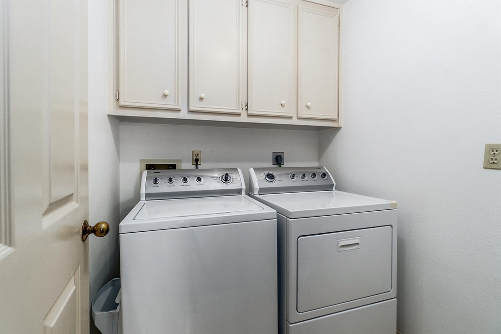 15406 Greenleaf Lane - Photo 13