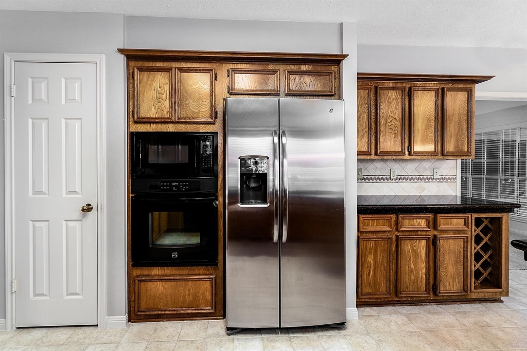 15406 Greenleaf Lane - Photo 4