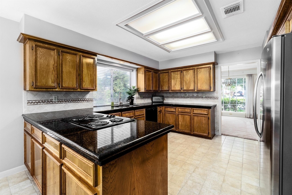 15406 Greenleaf Lane - Photo 3