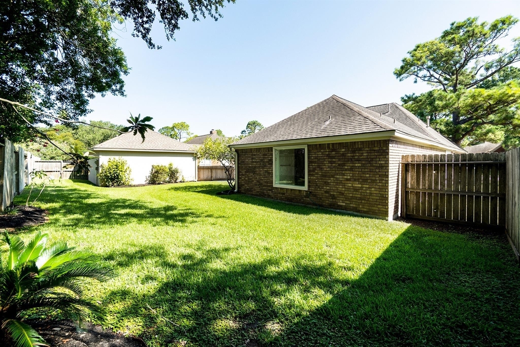 15406 Greenleaf Lane - Photo 15