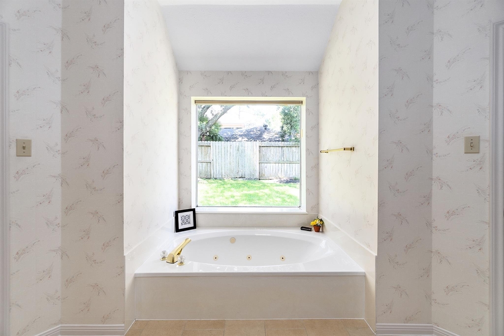 15406 Greenleaf Lane - Photo 10