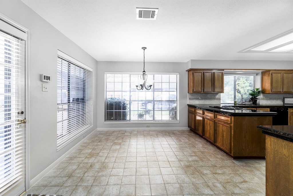15406 Greenleaf Lane - Photo 6