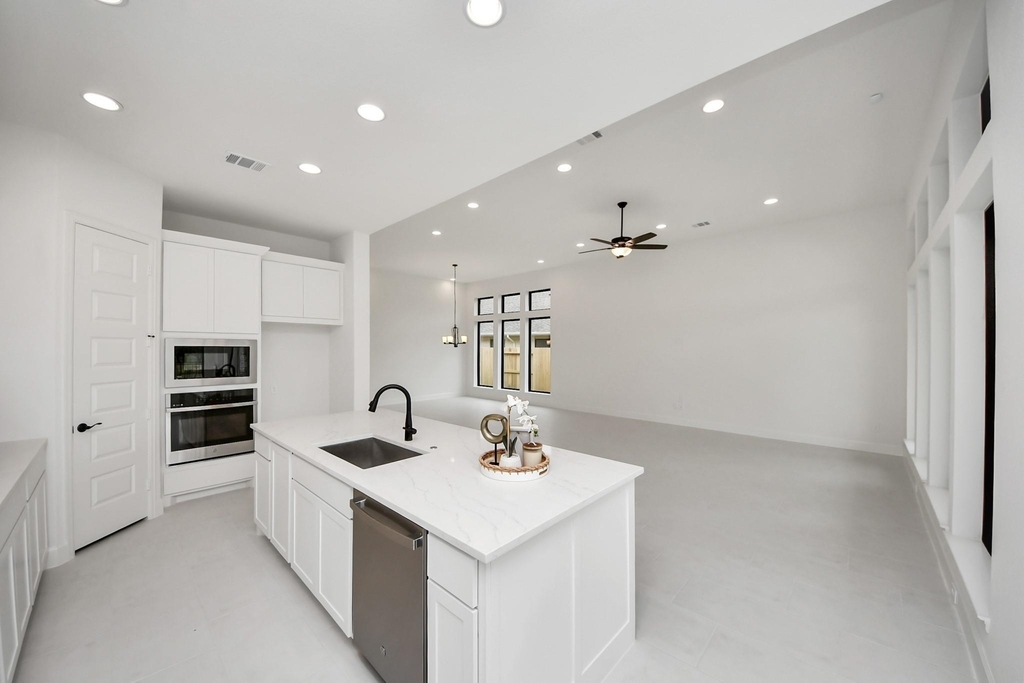 8706 Incandesce Rise Drive - Photo 16