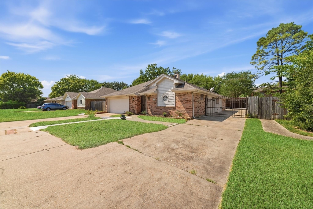 1410 Lexington Boulevard - Photo 1