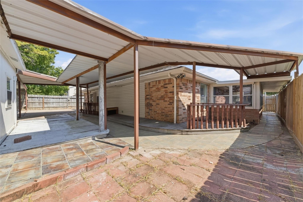 1410 Lexington Boulevard - Photo 2