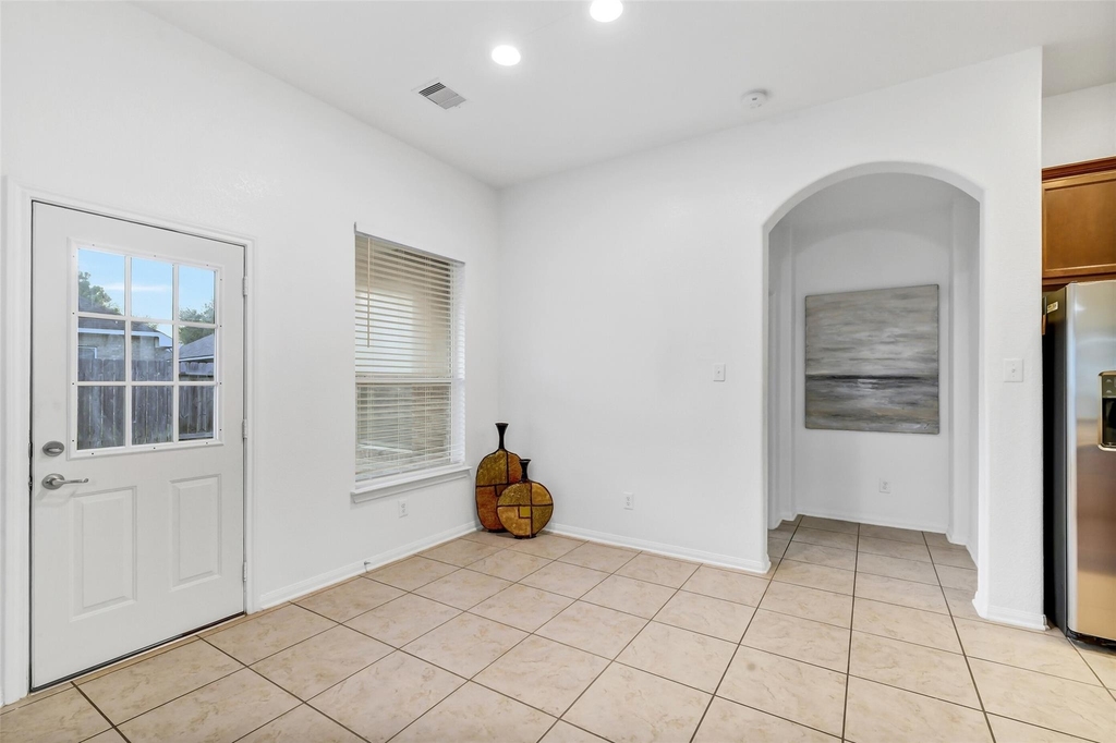 7014 Spruce View Court - Photo 11