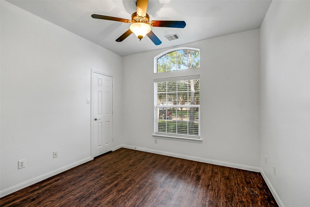 7014 Spruce View Court - Photo 21