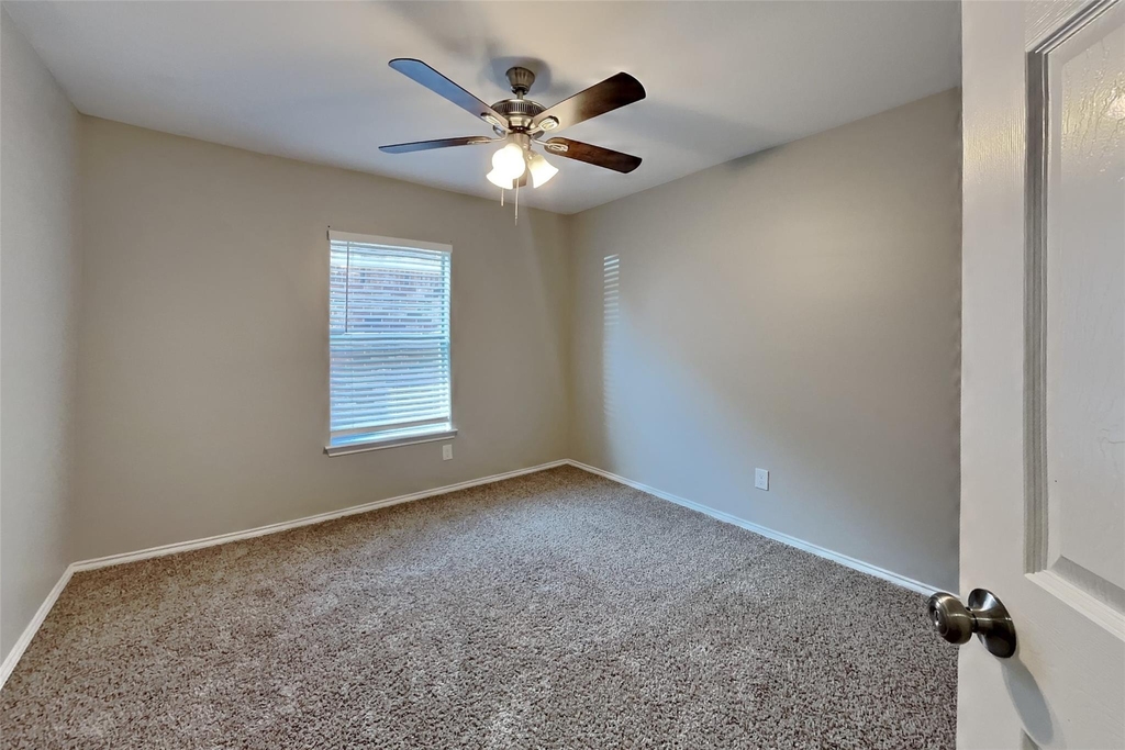 26873 Manor Falls Drive - Photo 11