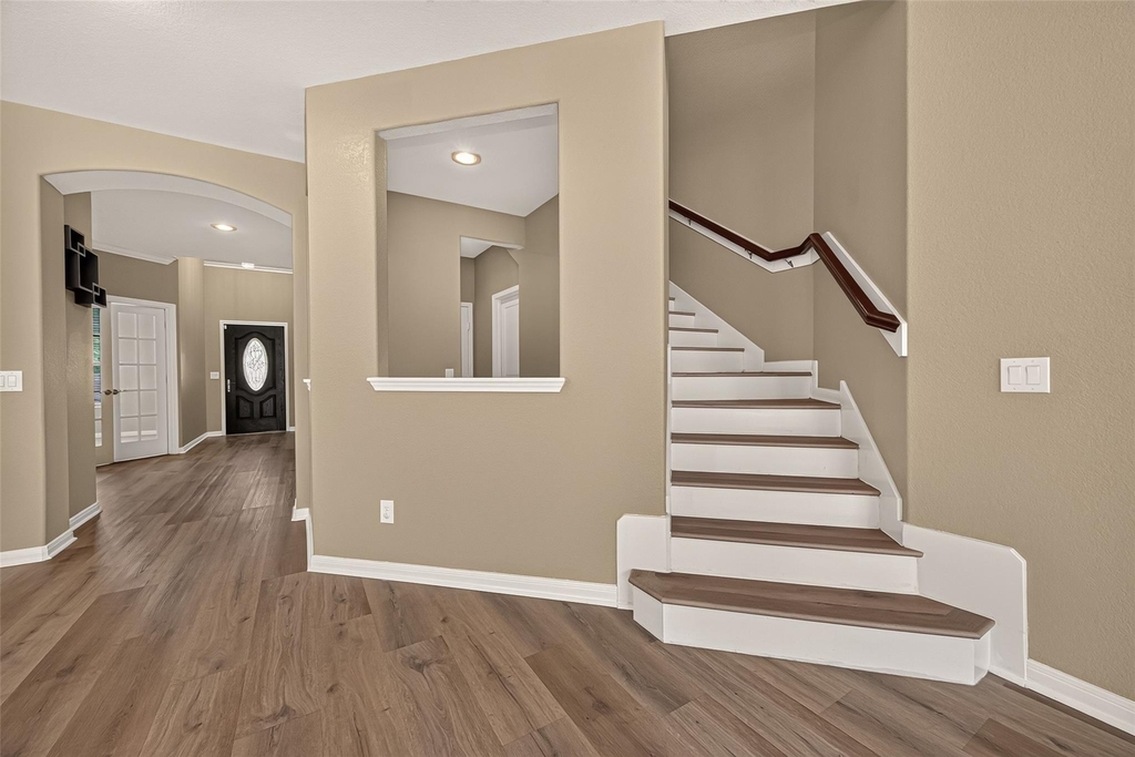 15711 Huddleston Drive - Photo 2