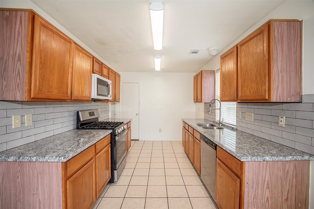 11514 Sagecreek Drive - Photo 11