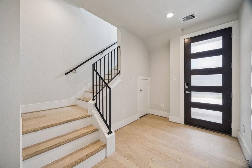 834 Fisher Street - Photo 2