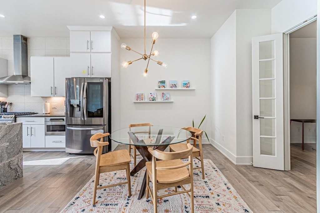 422 W 9th Street - Photo 8