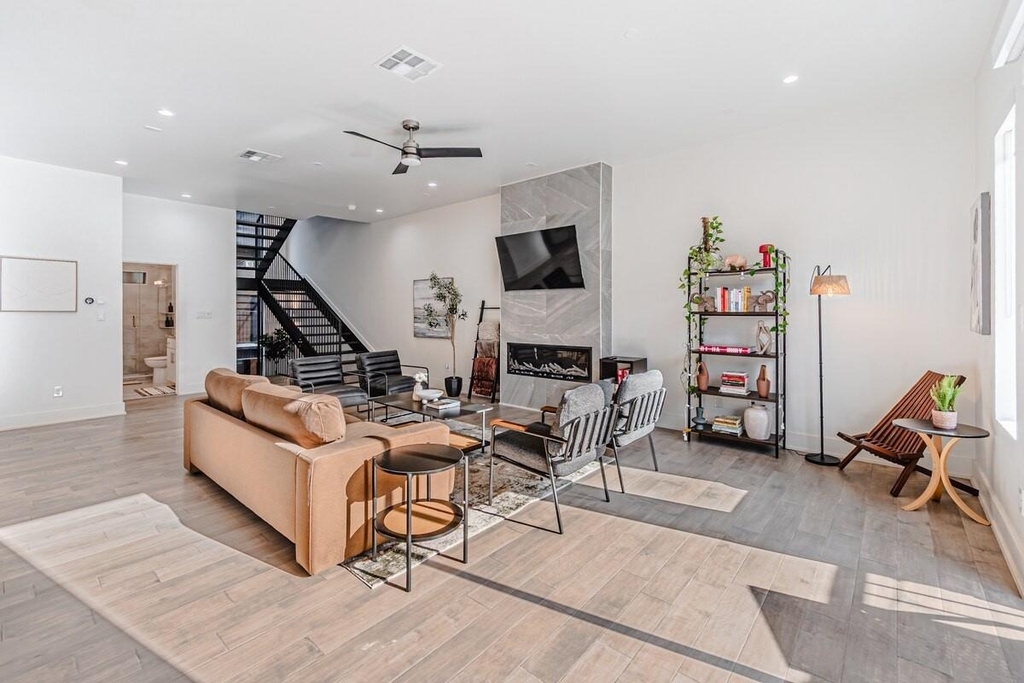 422 W 9th Street - Photo 11