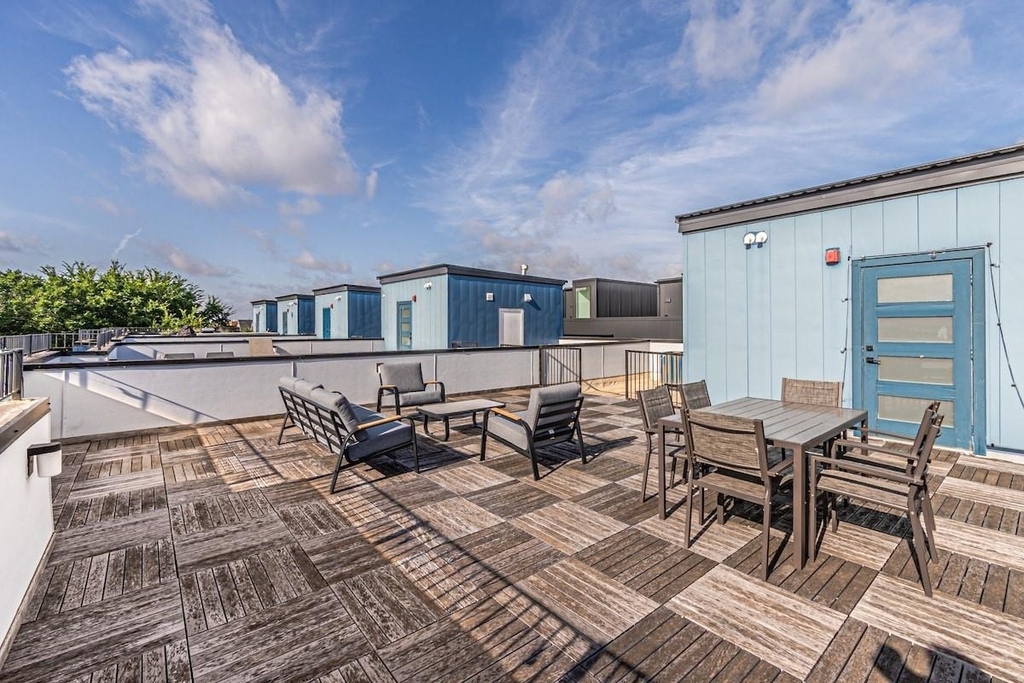 422 W 9th Street - Photo 31