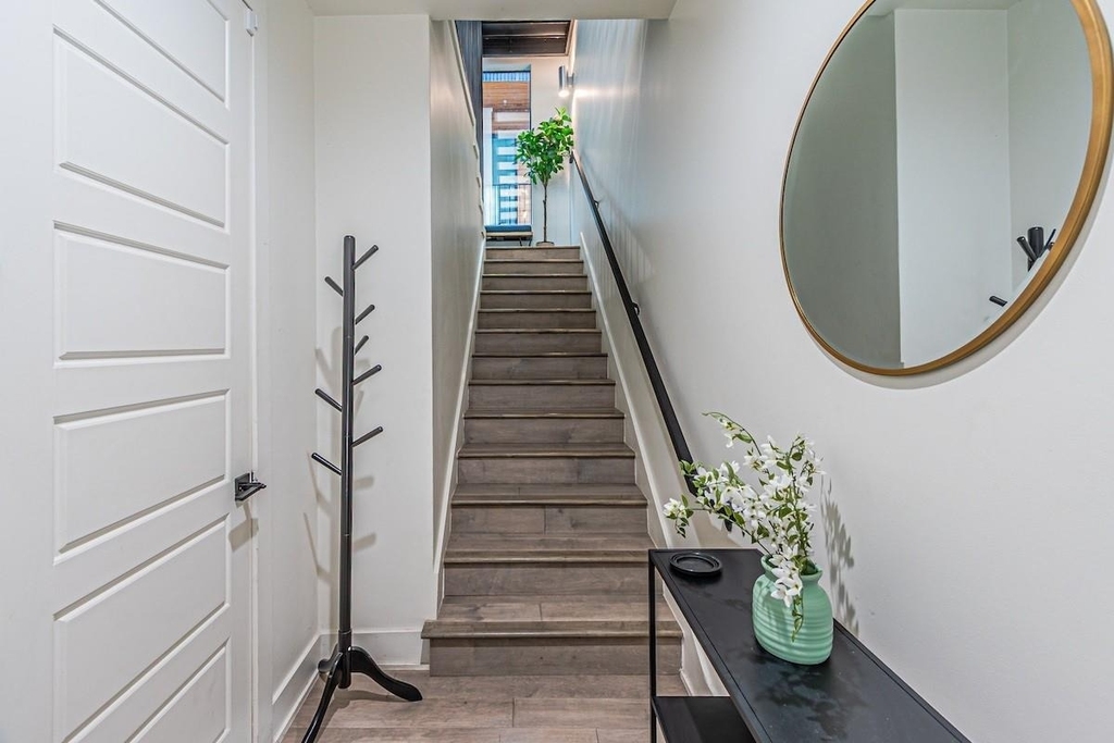 422 W 9th Street - Photo 3
