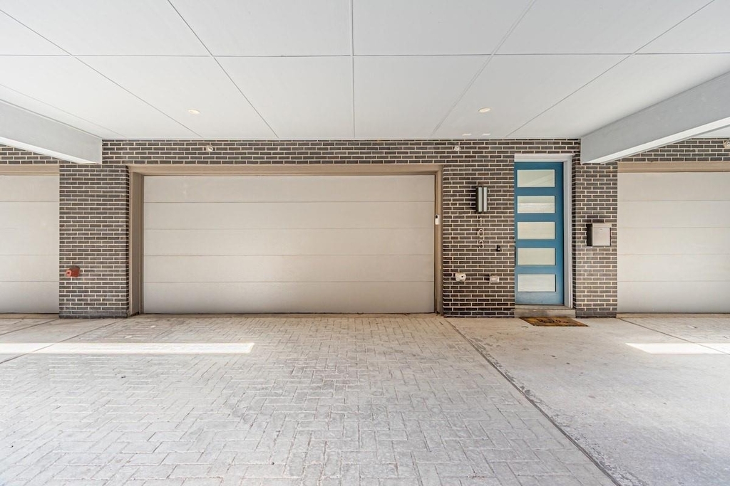 422 W 9th Street - Photo 1