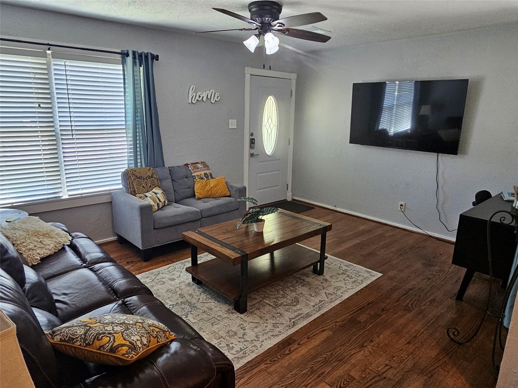 125 E 6th Street - Photo 3