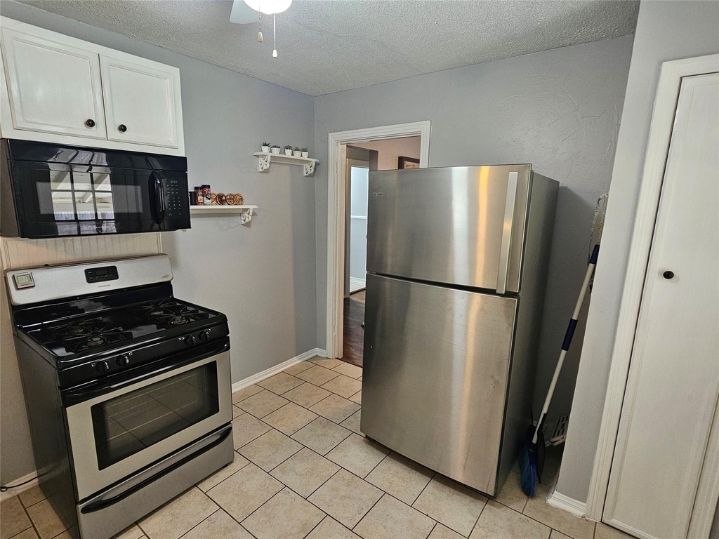 125 E 6th Street - Photo 6