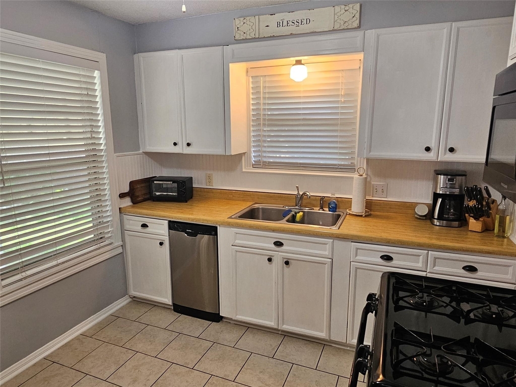 125 E 6th Street - Photo 5