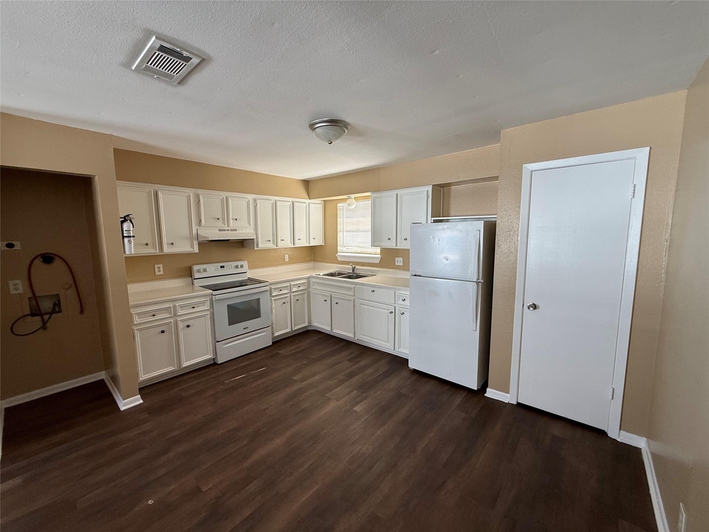 5225 Avenue R 1/2 - Photo 4