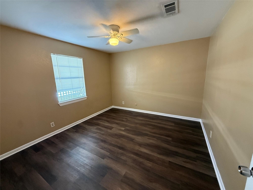 5225 Avenue R 1/2 - Photo 10