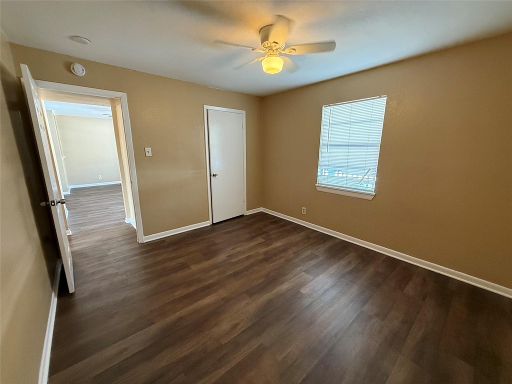 5225 Avenue R 1/2 - Photo 6