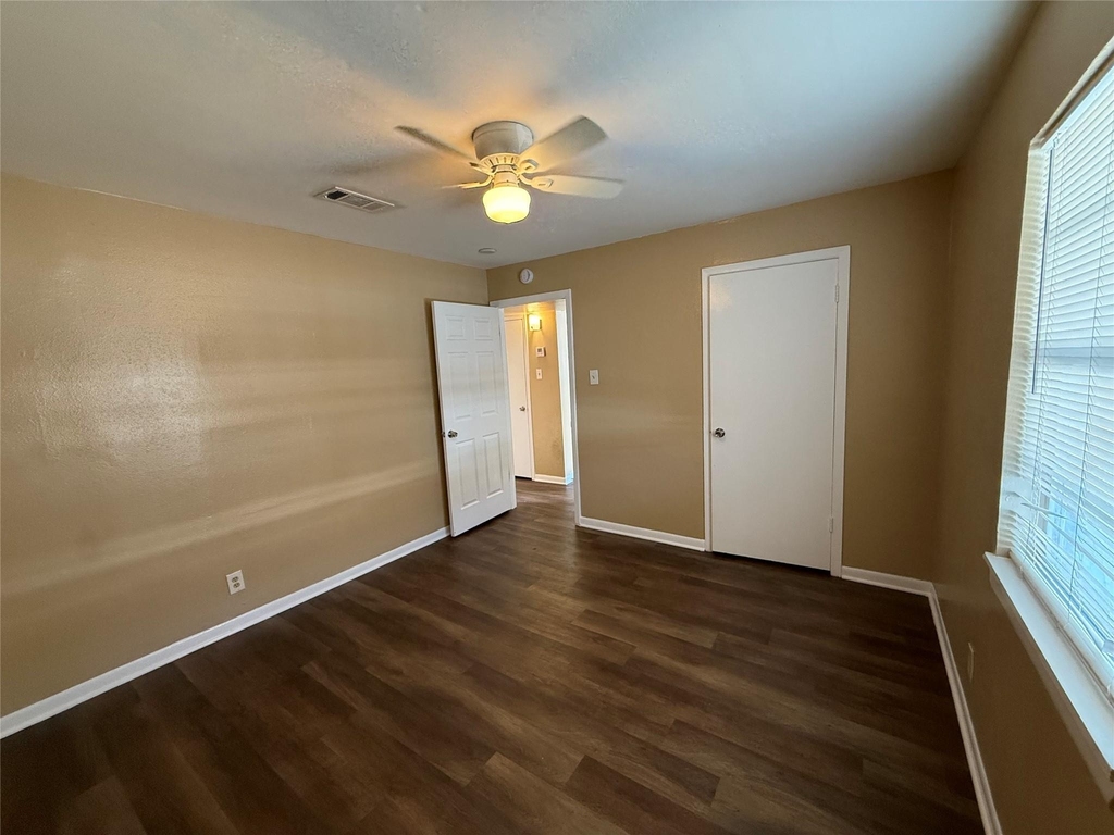 5225 Avenue R 1/2 - Photo 9