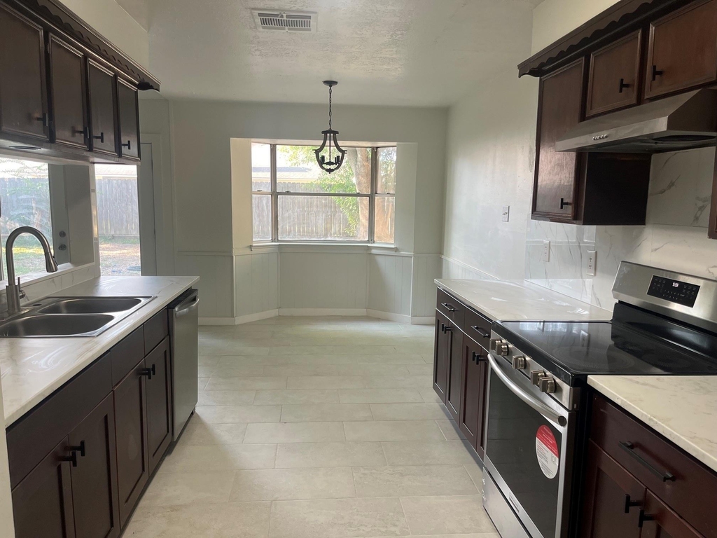 4207 Comanche Street - Photo 2