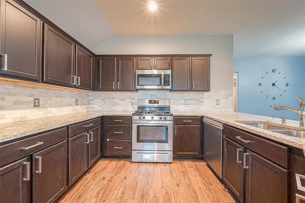 14015 Lake Crescent Drive - Photo 13