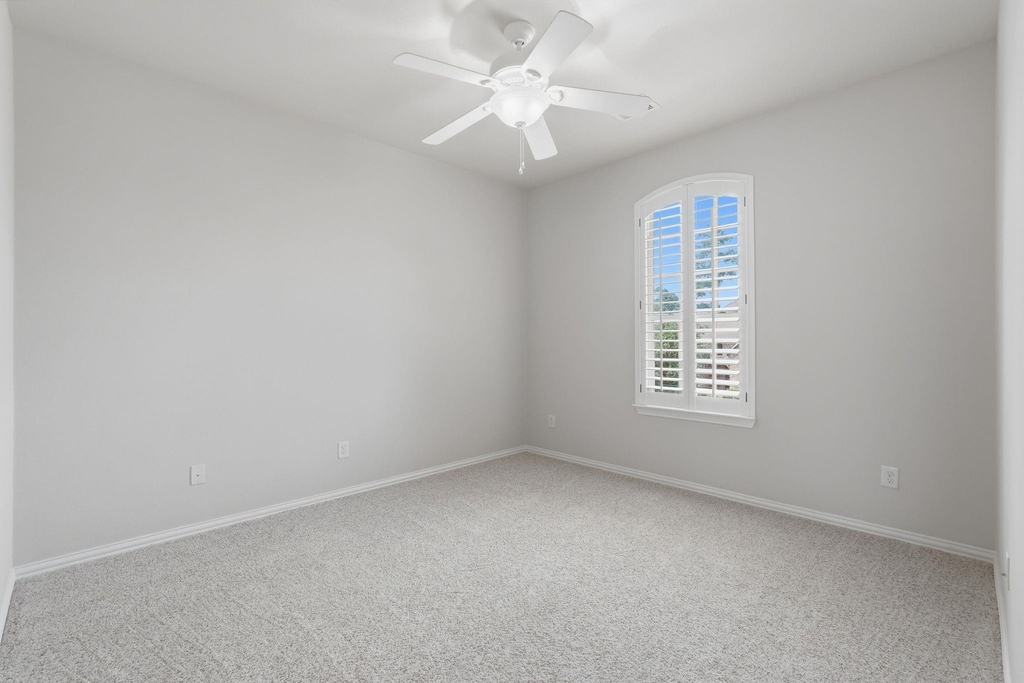 126 E Cove View Trail - Photo 30