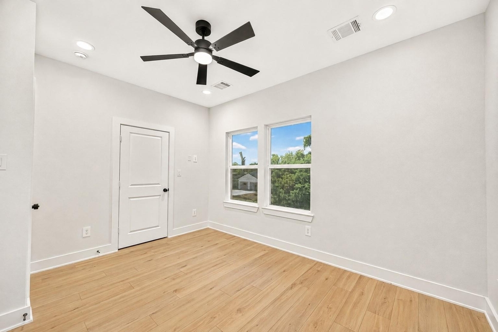 7826 Beckley Street - Photo 13