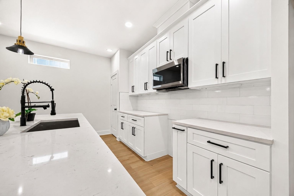 7826 Beckley Street - Photo 6