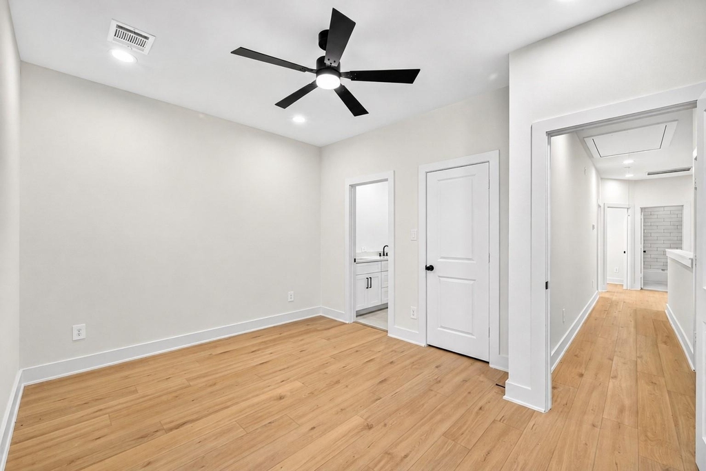 7826 Beckley Street - Photo 9
